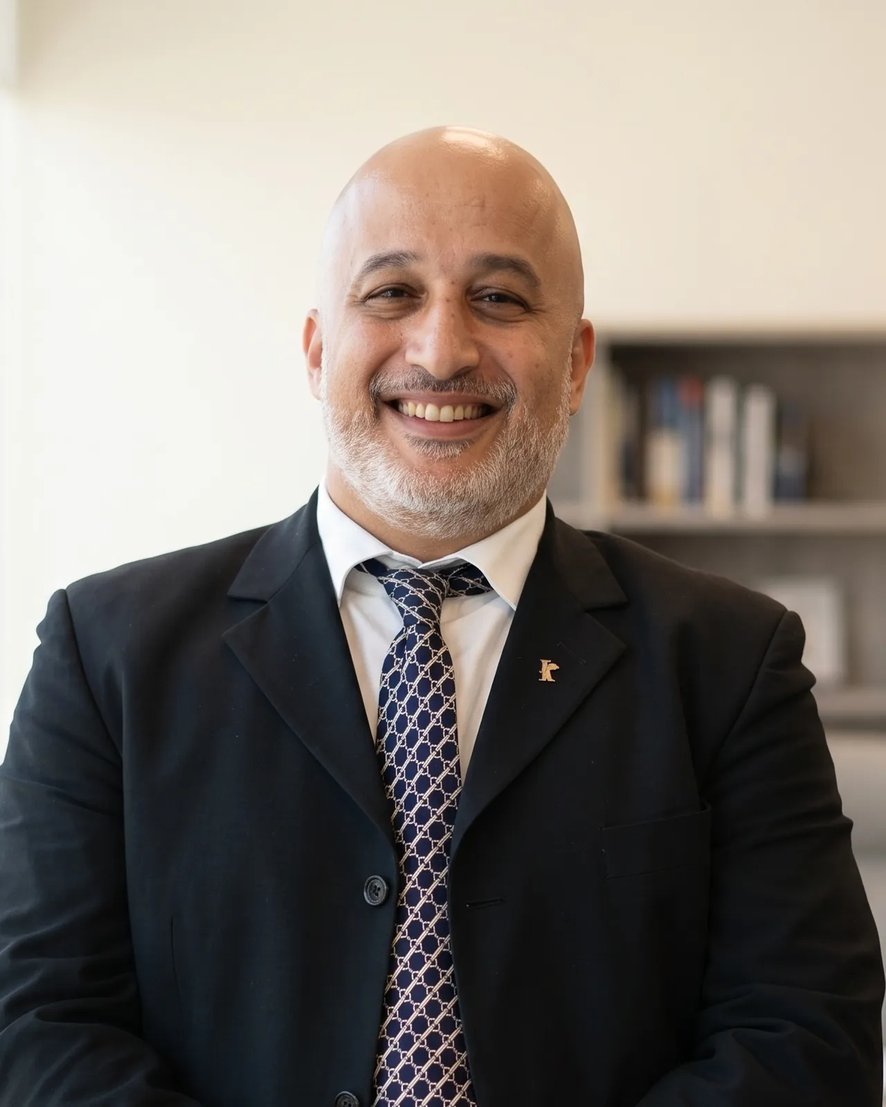 Shahriar Ghiassian in seinem Büro